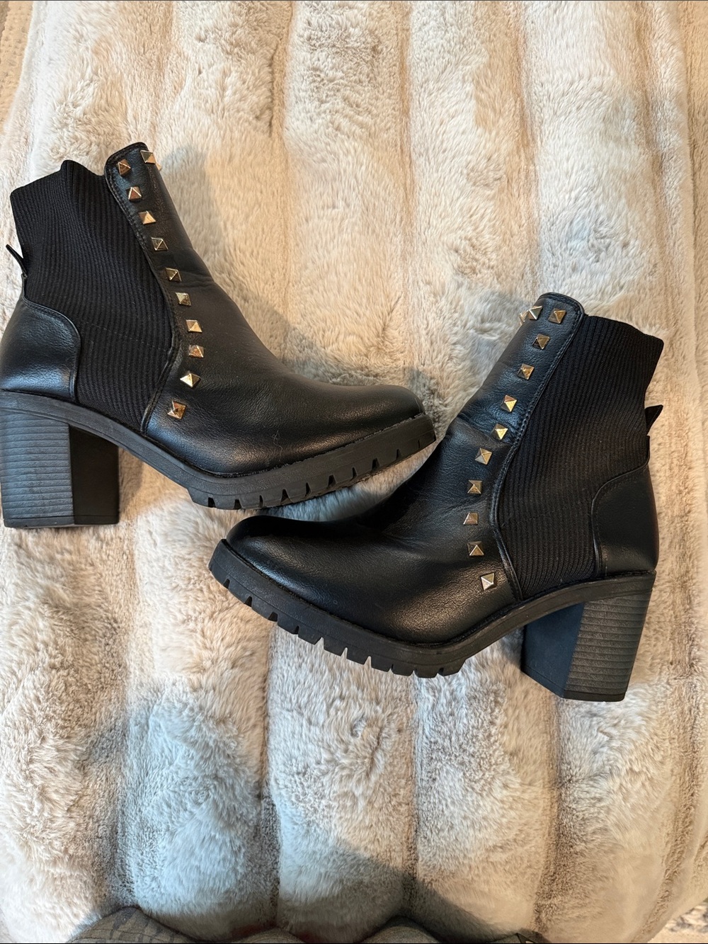 Women's Black Studded Block Heel Chelsea Boot